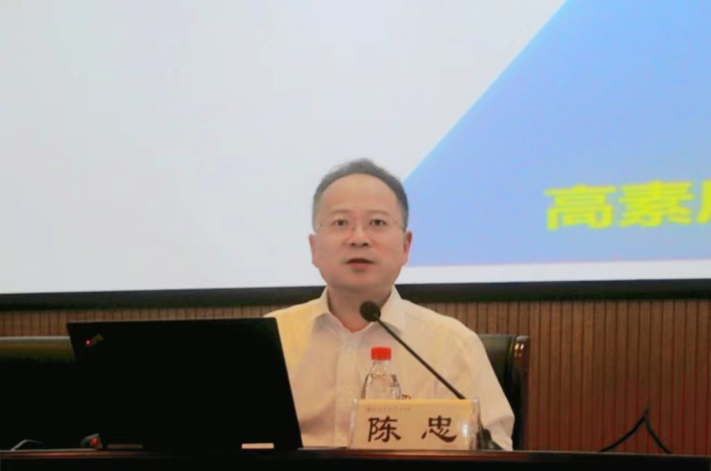 校长陈忠为药学院新生讲授“开学第一课”