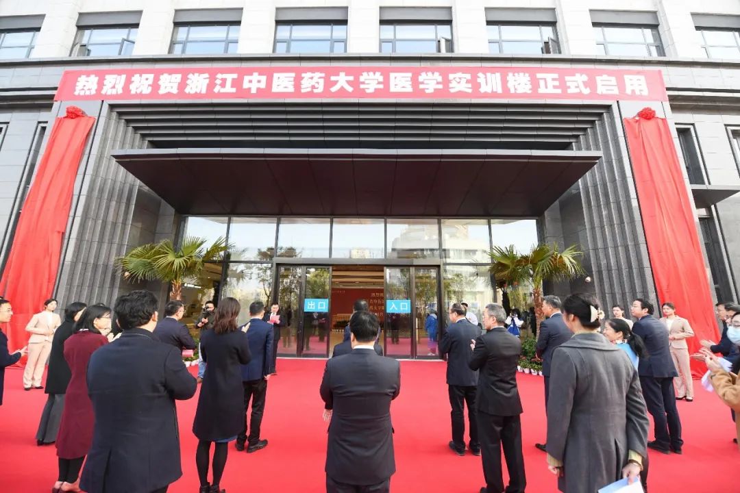 学校医学实训楼正式启用